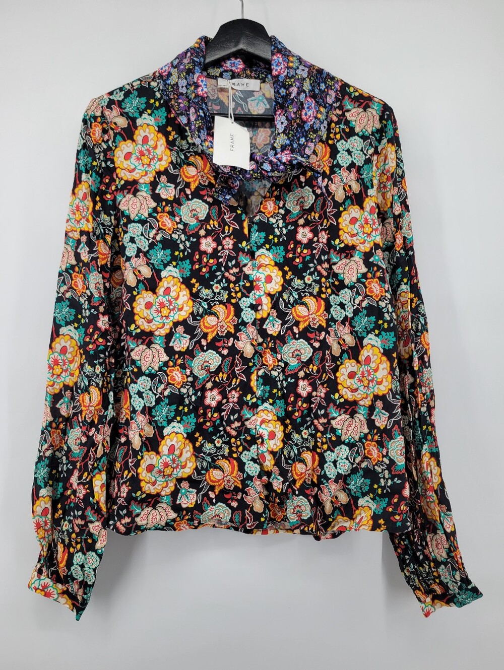 Frame Open  Scarf Floral Button-Front Blouse in Black and MultiSize Small